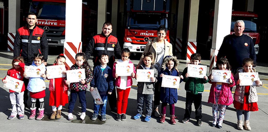 Minik öğrenciler İtfaiye Müdürlüğü'nü gezdi