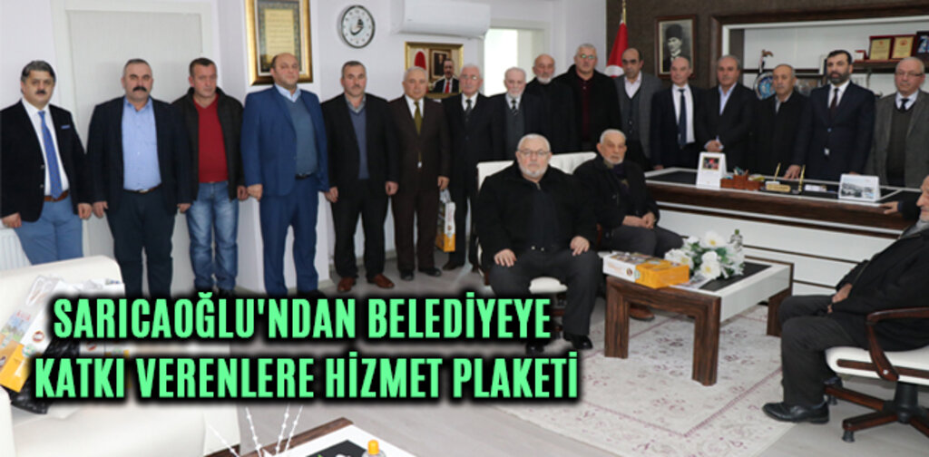 SARICAOĞLU'NDAN BELEDİYEYE KATKI VERENLERE PLAKET