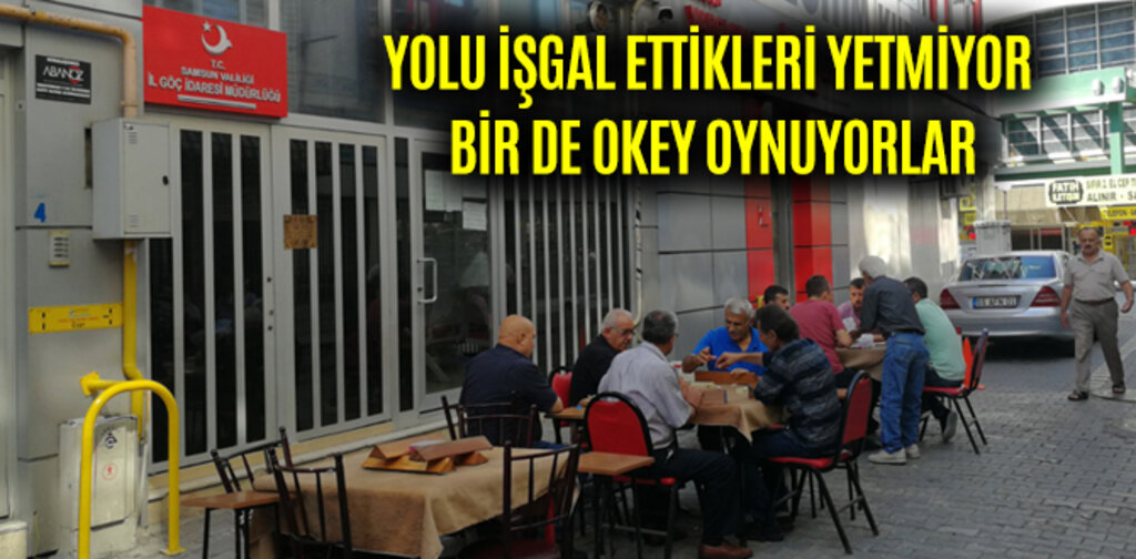 YOLU İŞGAL ETTİKLERİ YETMİYOR BİRDE OKEY OYNUYORLAR