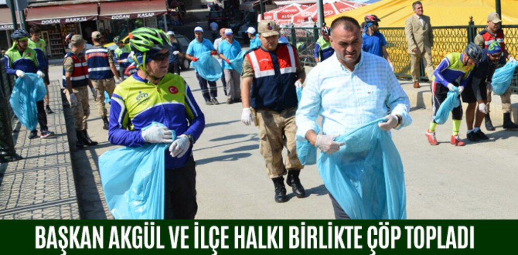 BAŞKAN AKGÜL VE İLÇE HALKI BİRLİKTE ÇÖP TOPLADI