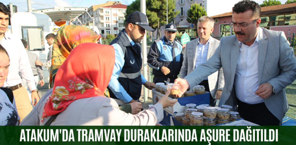 ATAKUM'DA TRAMVAY DURAKLARINDA AŞURE DAĞITILDI