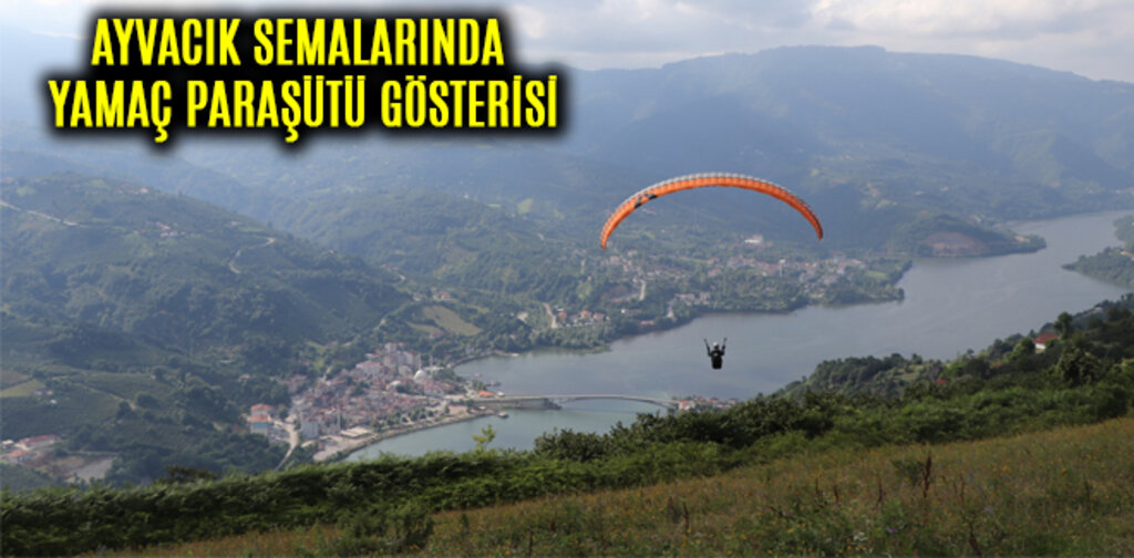 AYVACIK SEMALARINDA YAMAÇ PARAŞÜTÜ GÖSTERİSİ