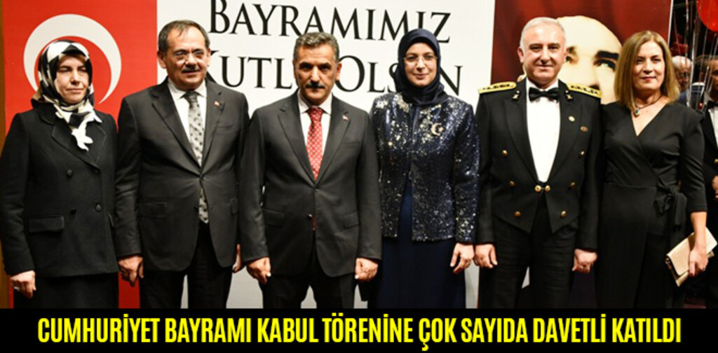 CUMHURİYET BAYRAMI KABUL TÖRENİNE ÇOK SAYIDA DAVETLİ KATILDI