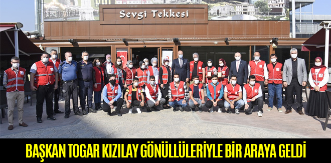 BAŞKAN TOGAR KIZILAY GÖNÜLLÜLERİYLE BİR ARAYA GELDİ