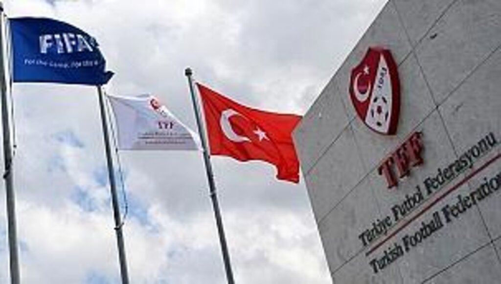 Aşı olmayan seyirciye statlar kapatıldı