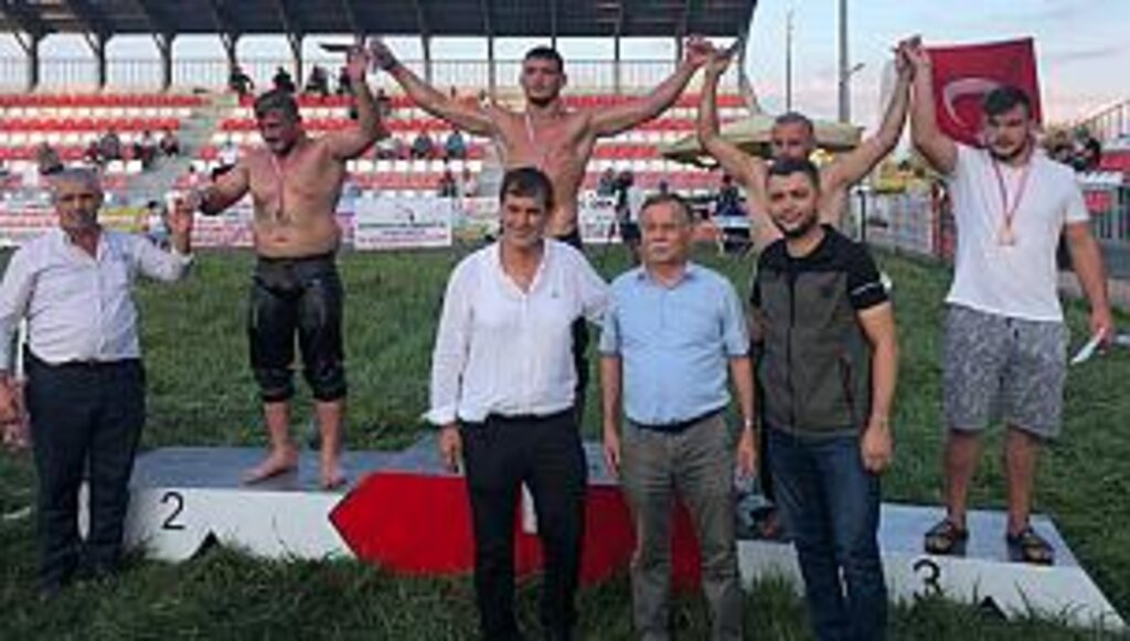 Geyikkoşan yağlı güreşlerinde ilkadımlı güreşçiler 1 altın 4 bronz madalya aldı
