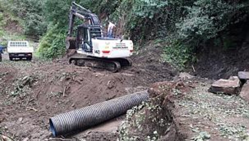 Salıpazarı'nda şiddetli yağış ve heyelanlar bir çok köy yolunu adeta ortadan kaldırdı