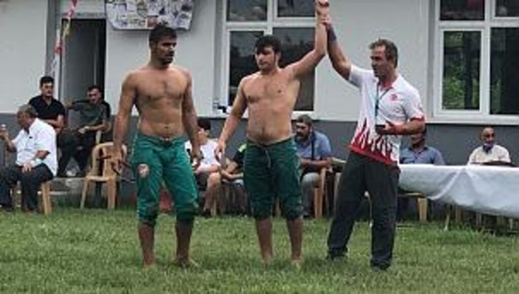 Tekkeköy Karakucak güreşleri ilgi odağı oldu