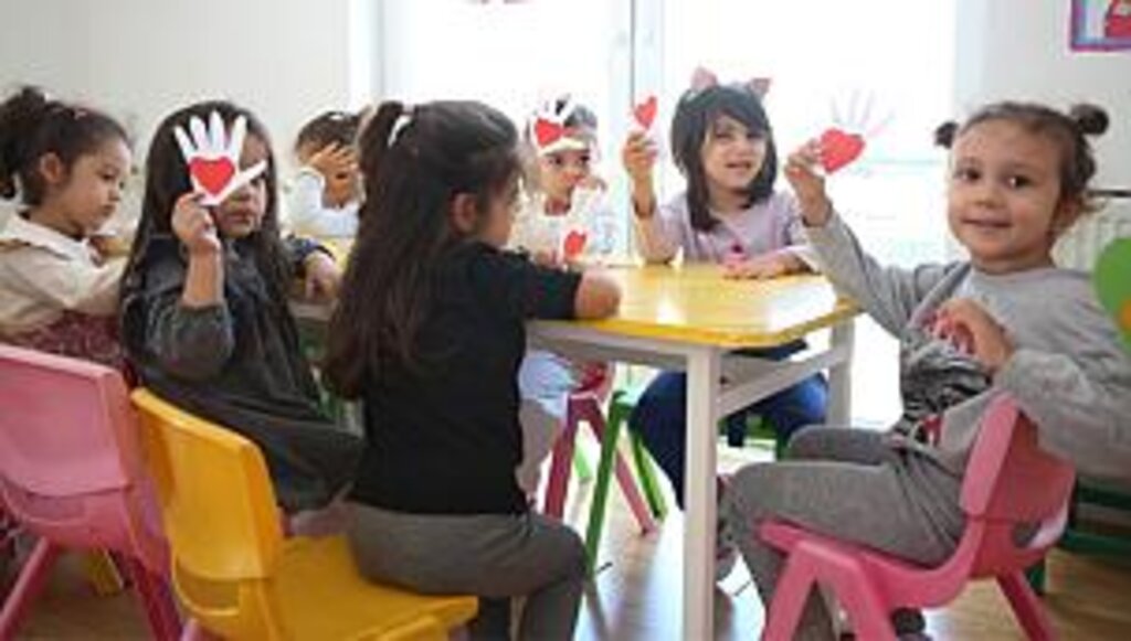 AtaÇocuklu miniklerin ilk ders heyecanı başladı