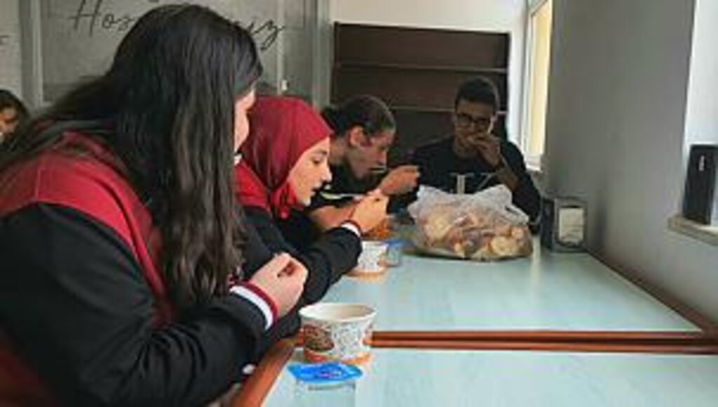 Öğrencilere öğle tatilinde ücretsiz yemek