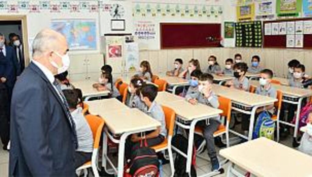 Vali Dağlı ve Başkan Demir öğrencilerin heyecanına ortak oldu