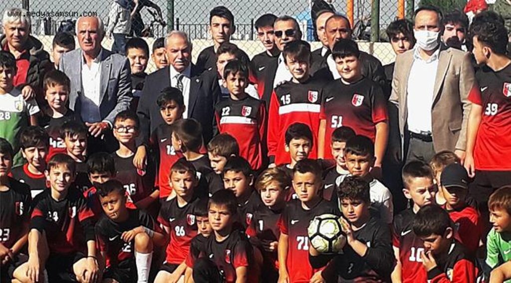 Başkan Demirtaş'tan minik sporculara baklava