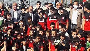 Başkan Demirtaş'tan minik sporculara baklava