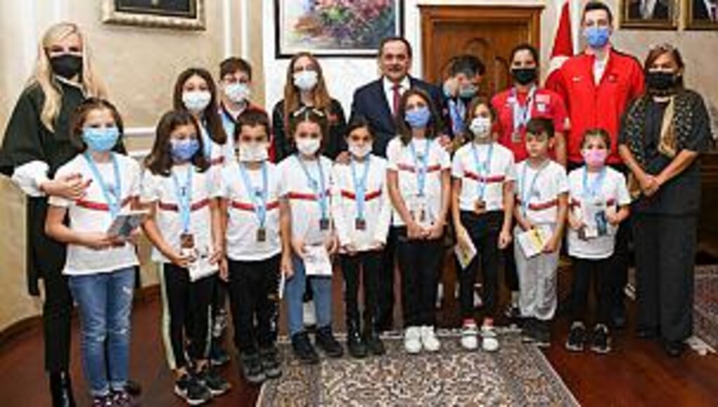 Minik olduklarına bakmayın 10'u altın 23 madalya kazandılar