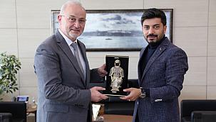 Rektör Ünal, Gençlik Hizmetleri Genel Müdürü Emre Topoğlu’nu Ziyaret Etti