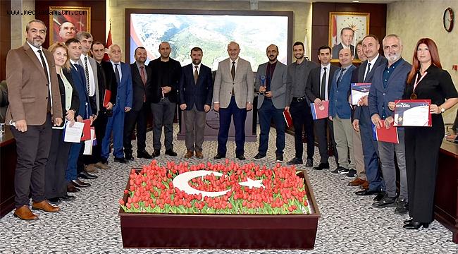 Rektör Ünal ISIF 2021'den Ödül Alan Akademisyenleri Kutladı