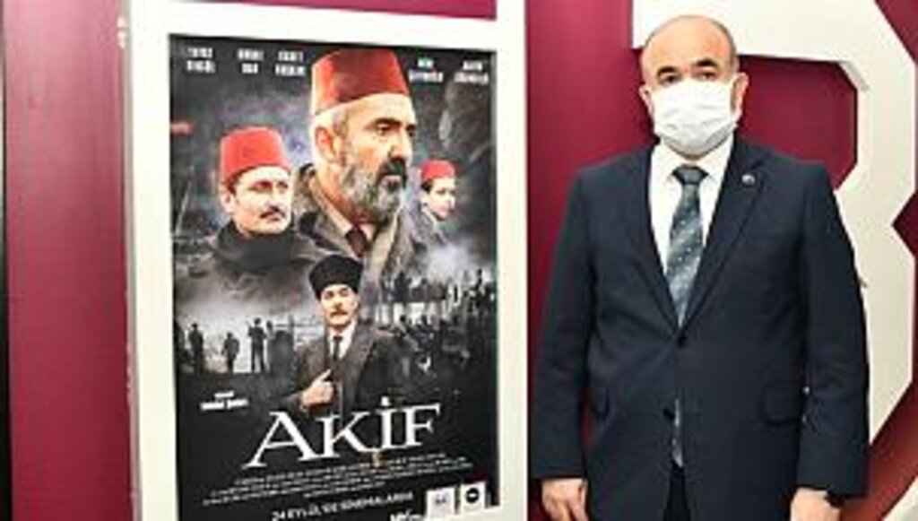 Vali Dağlı öğrenciler ile birlikte 