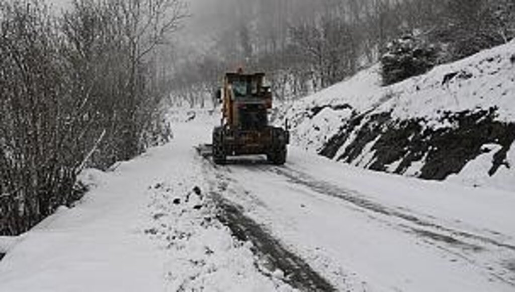 Atakum'un yüksek mahallelerinde karla mücadele başladı