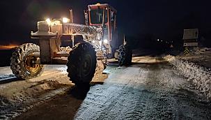 Samsun'un 17 ilçesinde yolların açılması için karla mücadele ediliyor
