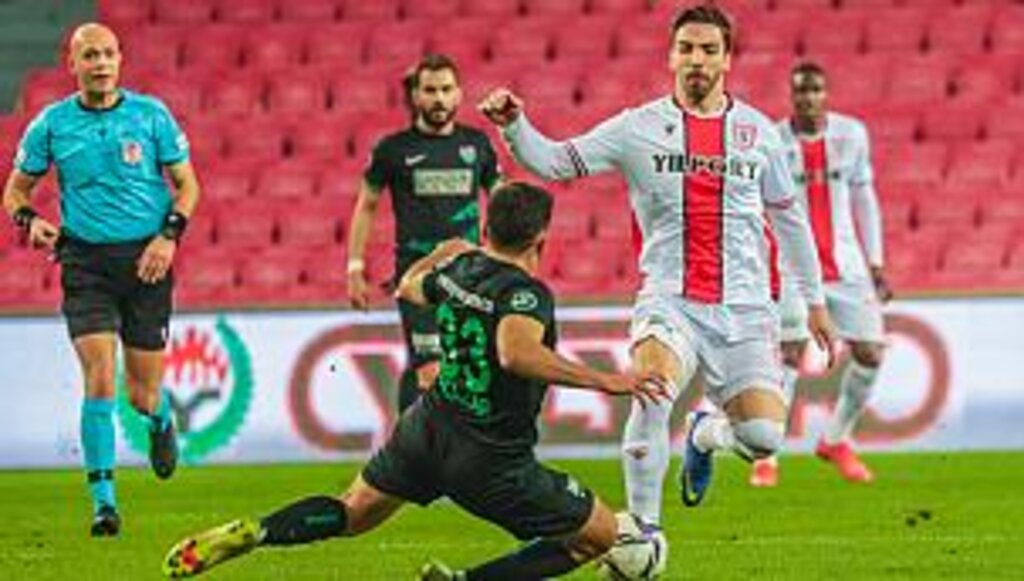 Fuat Çapa, Bursaspor maçının ardından kendisi hariç herkese suç buldu