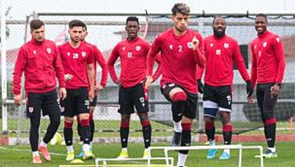 Fuat Çapa, Ümraniyespor'dan alacağımız 3 puan bizi ligde ilk ikiye taşıyacak