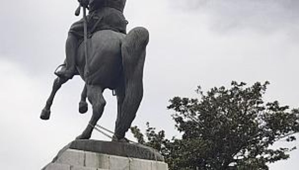 Samsun'da Atatürk Anıtına saldıran 2 kişi yakalandı