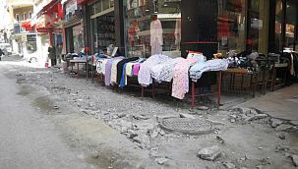 2 Günde Bitireceğiz Dedikleri Yolu Kazıp Öylece Bıraktılar