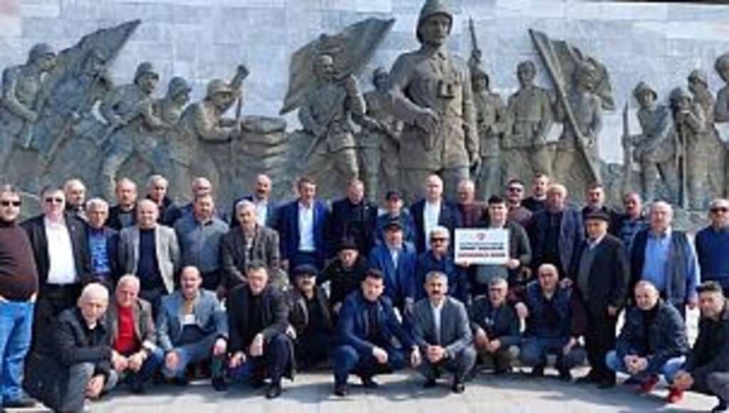 Salıpazarı Muhtarları Çanakkale Şehitliği'nde Duygu Dolu Anlar Yaşadı