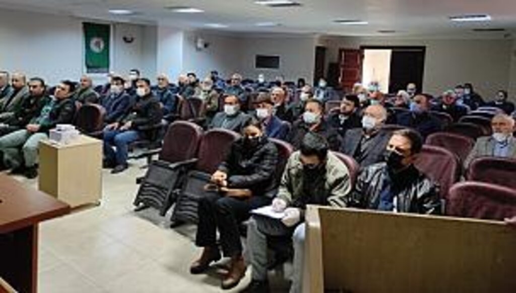 Salıpazarı'nda fındık üreticilerine budama ve ilaçlama eğitimi