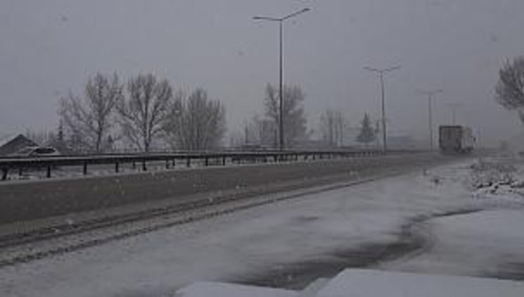 Samsun'da karla mücadele Havza yolu açık tutulmaya çalışılıyor