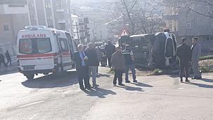 Samsun'da Öğrenci Servisi Otomobille Çarpışarak Devrildi 8'i Öğrenci 12 Yaralı 