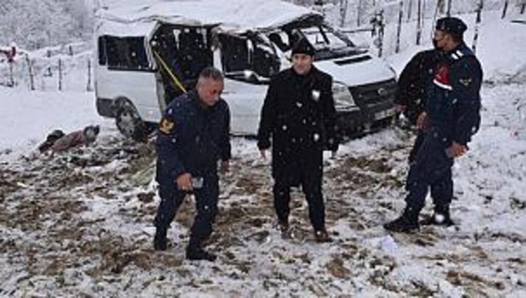 Yakakent'ten üzücü haber öğrenci servisi uçuruma yuvarlandı