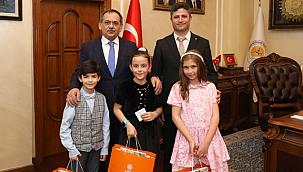 Başkan Demir, koltuğunu Beren Su Gerzeli'ye devretti