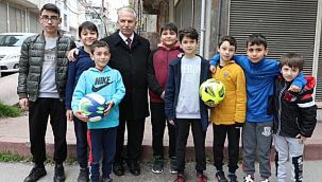 Başkan Demirtaş'tan futbol topunu kaptılar