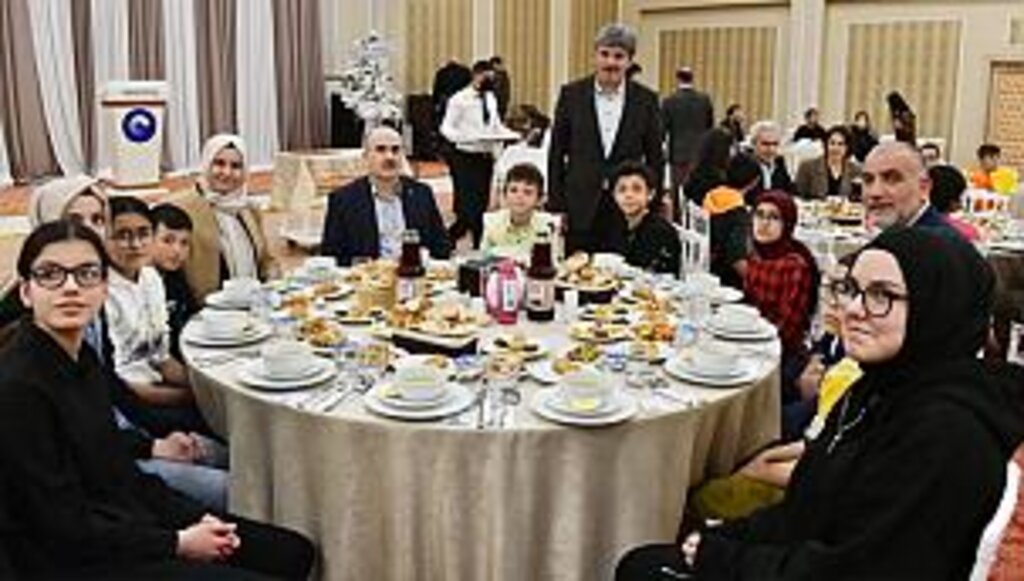 Vali Dağlı, İftar yemeğinde çocuklarla bir araya geldi