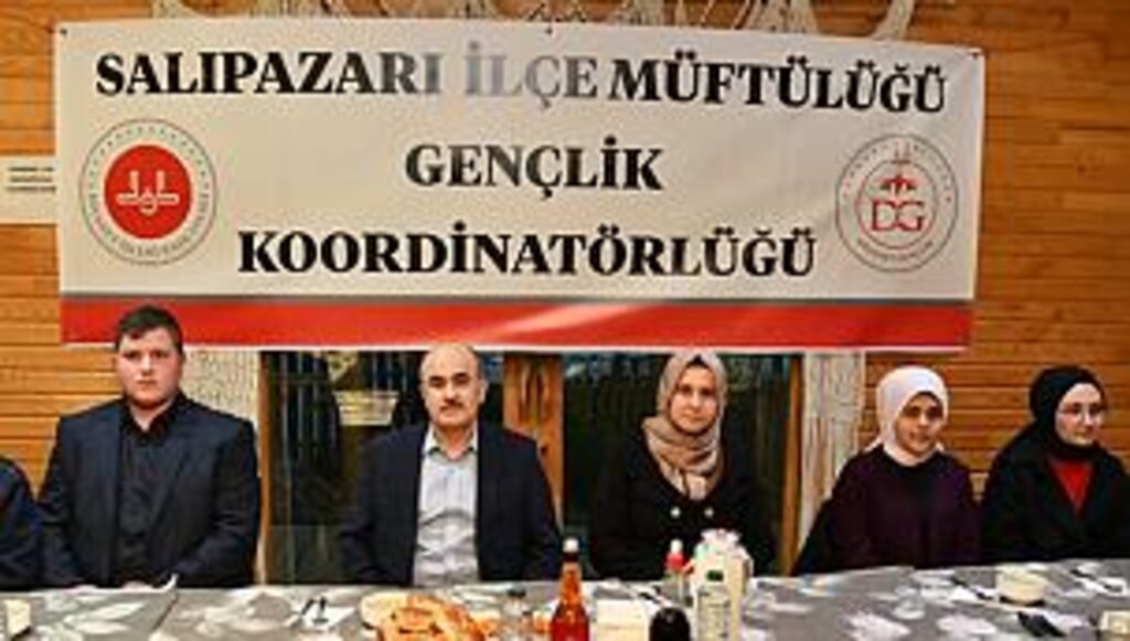 Vali Dağlı ve Başkan Akgül gençlerle iftar yapıp Langırt oynadı