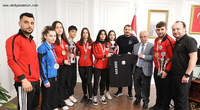 Başkan Demirtaş, Şampiyon Kick Bokscuları Ödüllendirdi