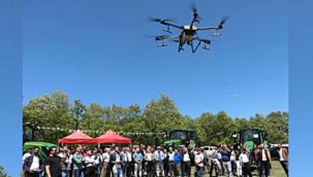 Dev Traktörler ve İlaçlama Droneleri İlgi Odağı Oldu