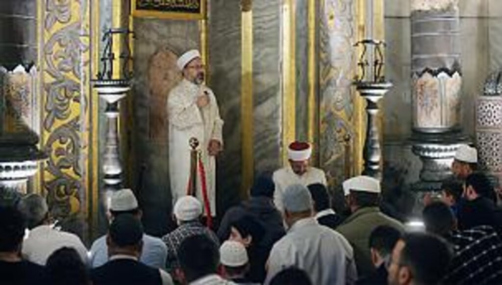 İstanbul'un Fetih Kutlamaları Ayasofya-i Kebir Cami-i Şerifi'nde Sabah Namazı ile Başladı