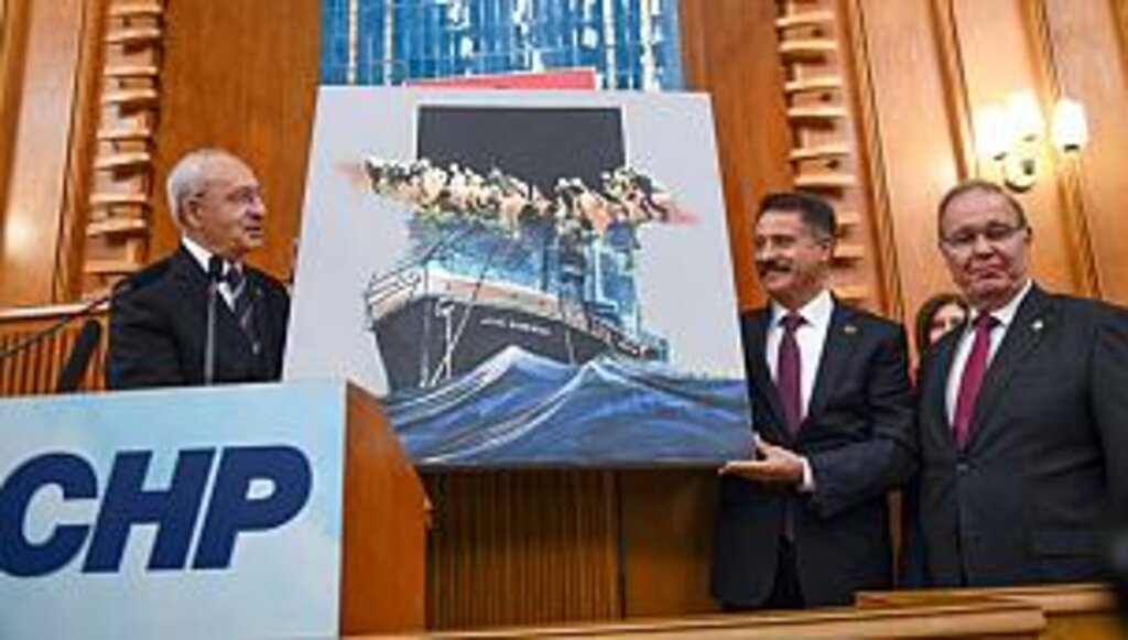 Selanik'ten Samsun'a Getirilen Ata Toprağını Kılıçdaroğlu'na Verdi