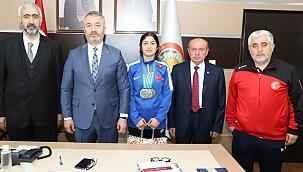 Sinem Özkan Olimpiyatlardan 3 Madalya İle Döndü