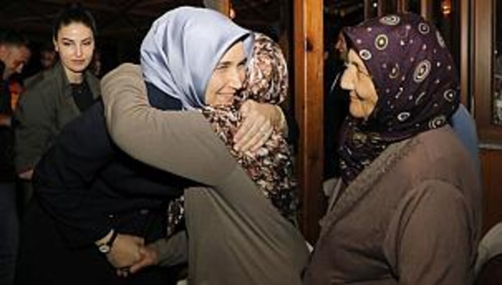 Türkiye'nin ilk kadın valisi Doç. Dr. Kübra Güran Yiğitbaşı göreve başladı