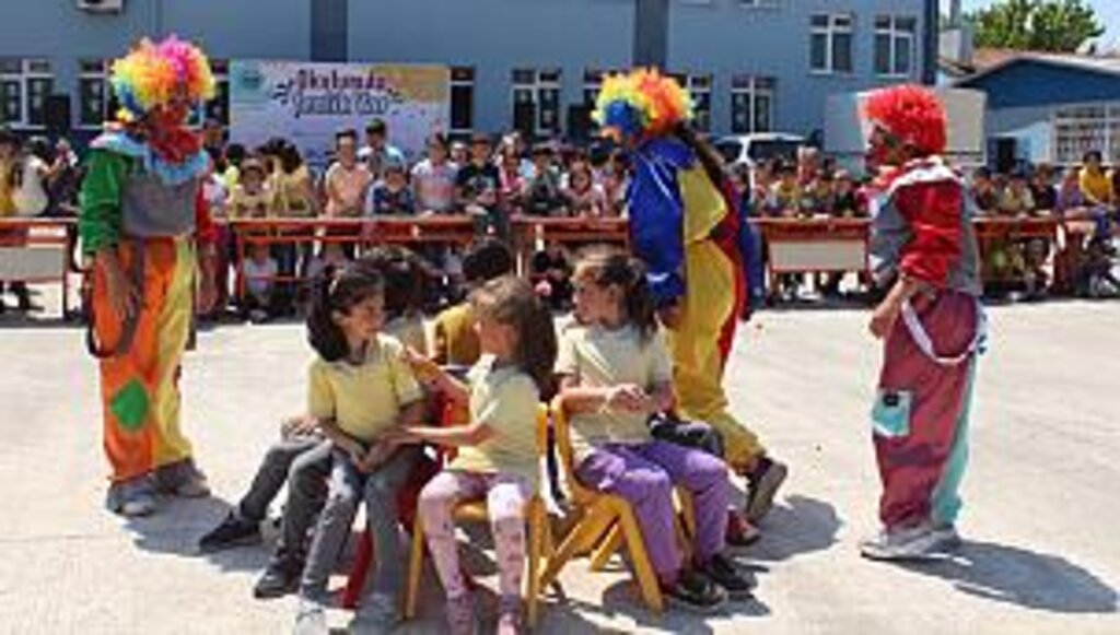 ÇARŞAMBA’DA OKULLARDA KARNE ÖNCESİ ŞENLİK VAR