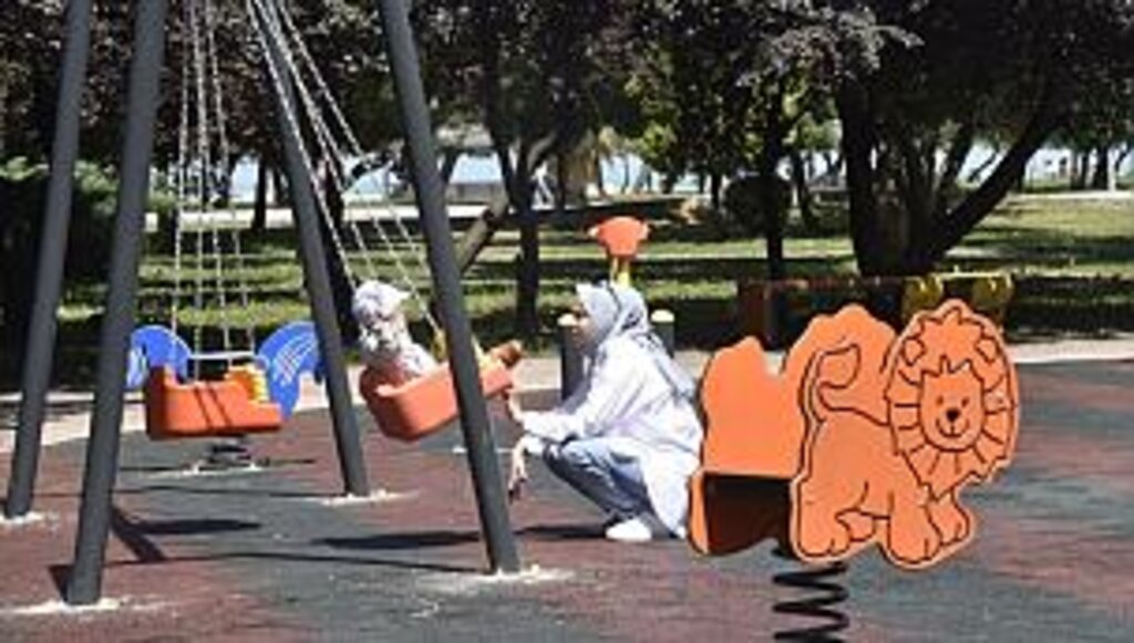 Çocuk parklarındaki oyuncaklar yenileniyor