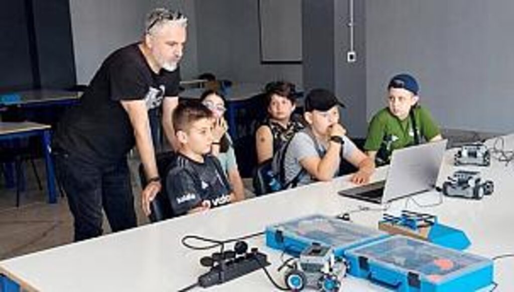 Atakum Belediyesi’nden gençlere robotik kodlama kursu