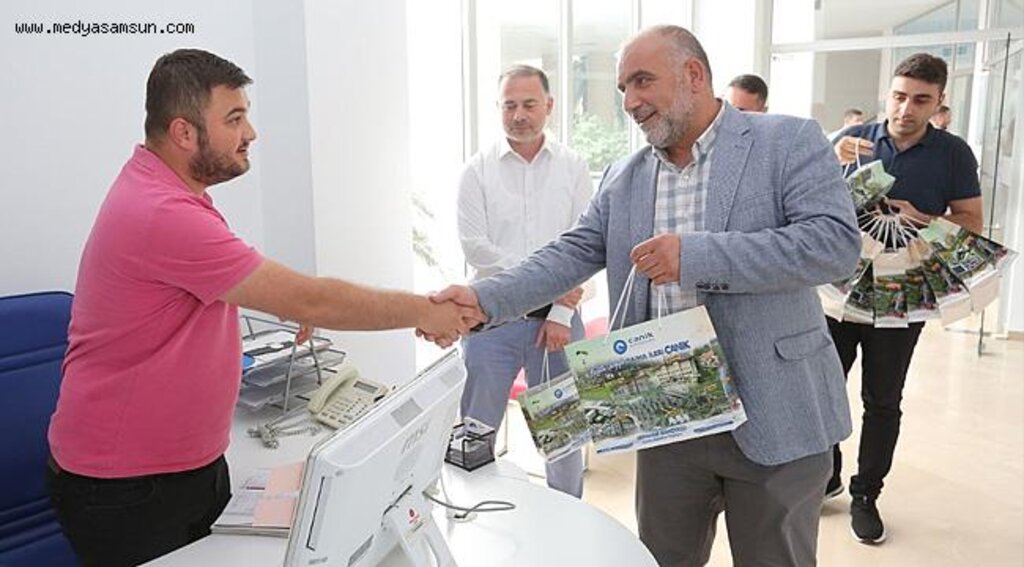 Canik Belediye personelinin Bayram çikolataları Başkan Sandıkçı'dan
