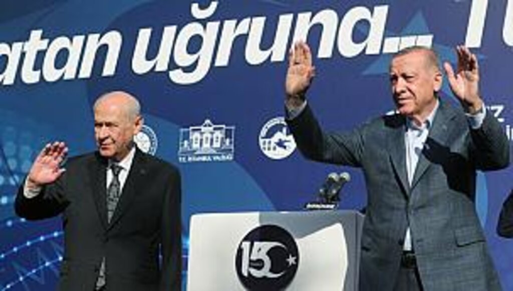 Erdoğan, hainlerin sinsi planı milletin iman dolu göğsüne çarparak durdu