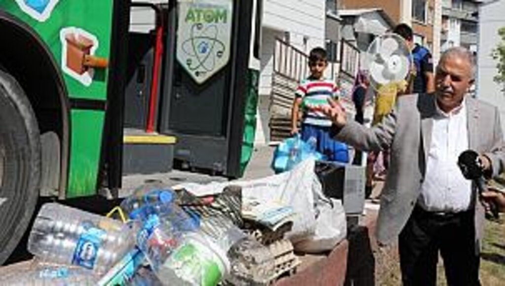 İLKADIM'DA BİRİKTİRİLEN ATIKLAR ÇEKİLİŞ İLE SÜRPRİZ HEDİYELERE DÖNÜŞECEK