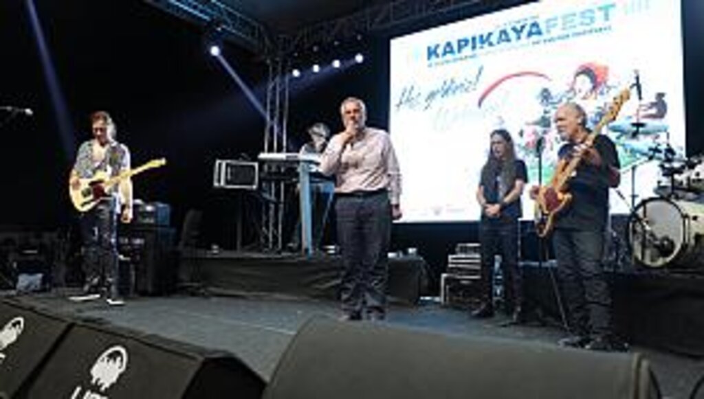 KAPIKAYAYAFEST'TE  KURTALAN EKSPRESTEN UNUTULMAZ KONSER