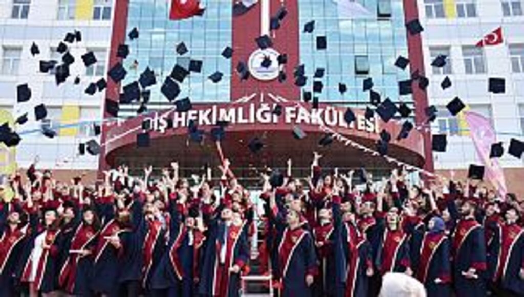 OMÜ Diş Hekimliği'nde Mezuniyet Coşkusu